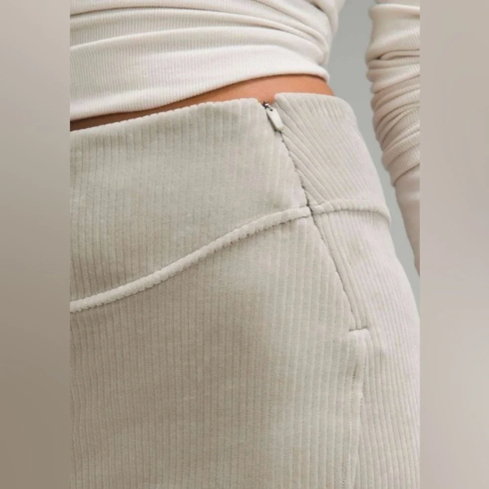 Lululemon - Scuba Mid Rise Mini Skirt - Velvet Cord - Size 14 - Picture 4 of 10